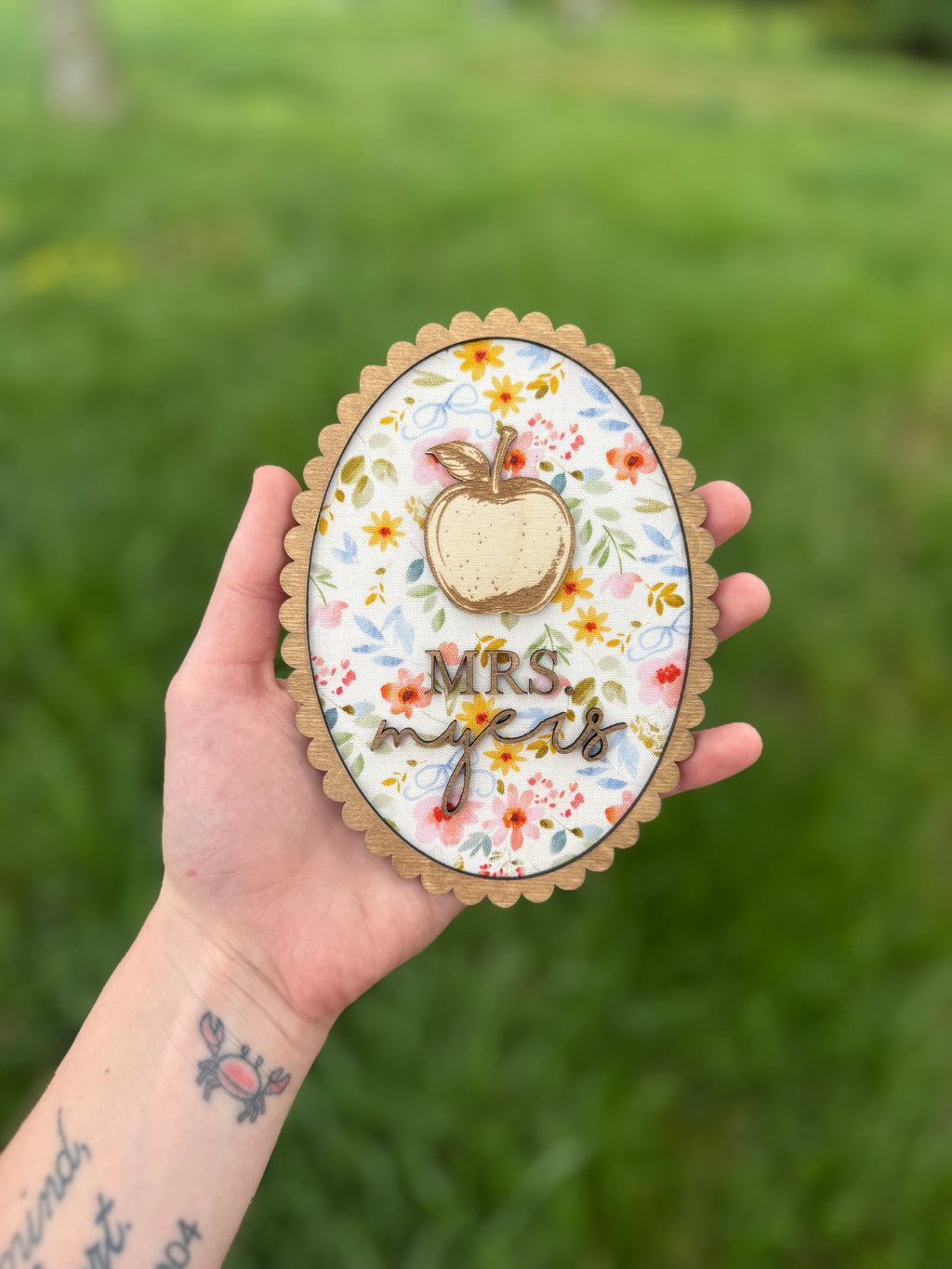 Custom Fabric Scalloped Name Plaque