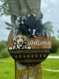 GOLDEN RETRIEVER Welcome door hanger | Dogs | Pet Friendly | Funny Sign | Sarcastic Wreath| Paw Prints | Farmhouse | Tribal | Wiggle Butt