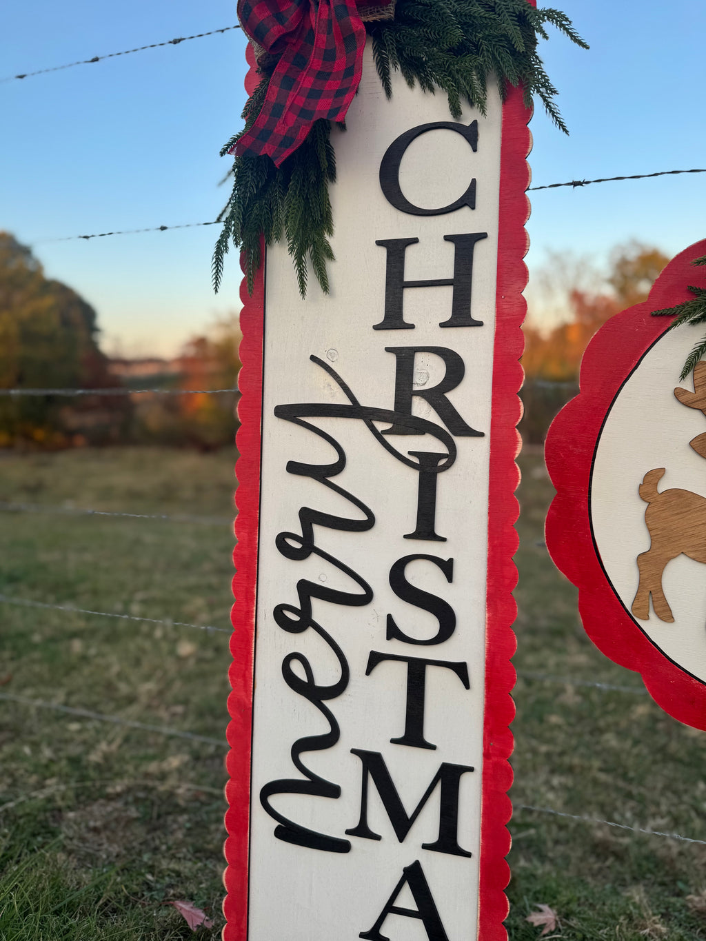 Red Scalloped Christmas Signs