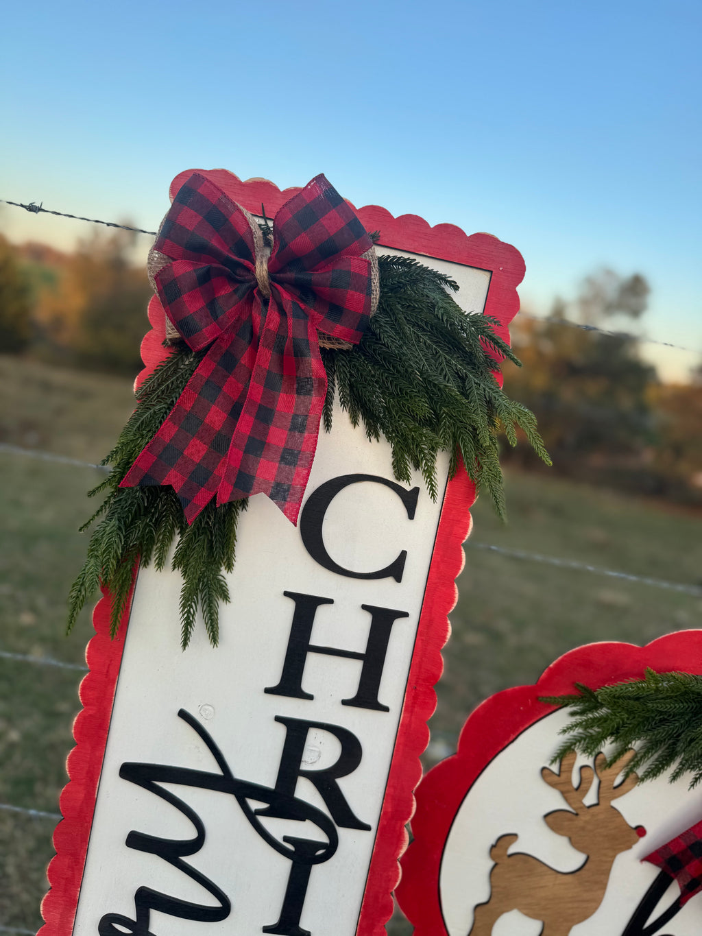 Red Scalloped Christmas Signs