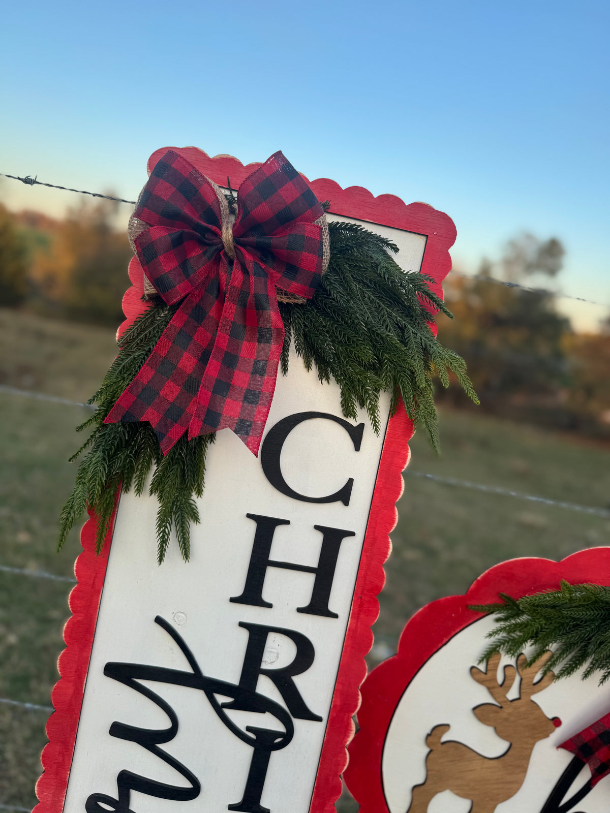 Red Scalloped Christmas Signs